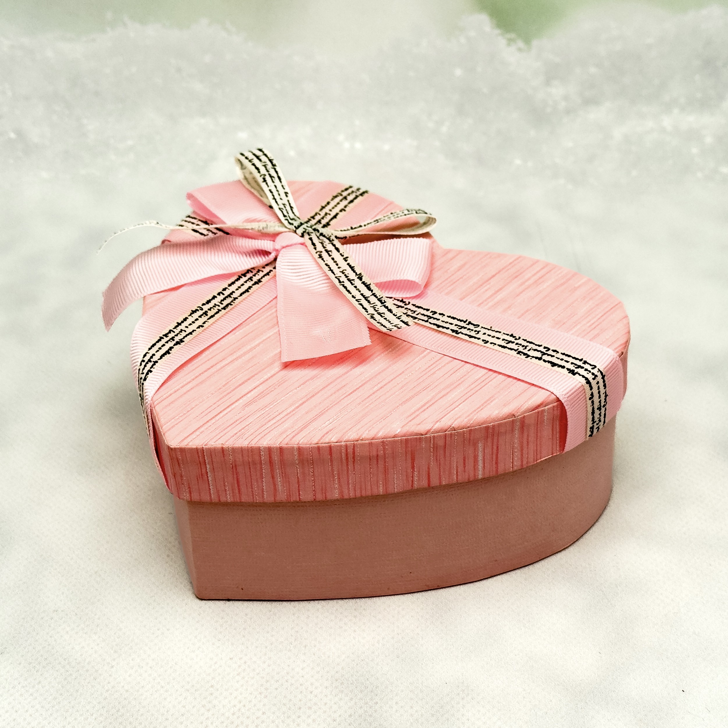 Коробка "Сердце" из 15 шоколадных роз - 