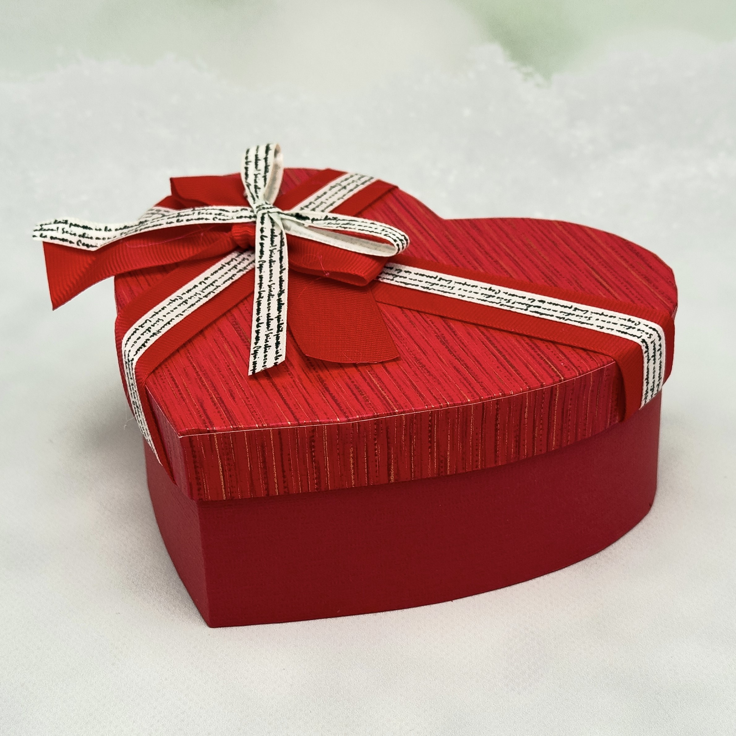 15 шоколадных роз в коробке "Сердце" - 