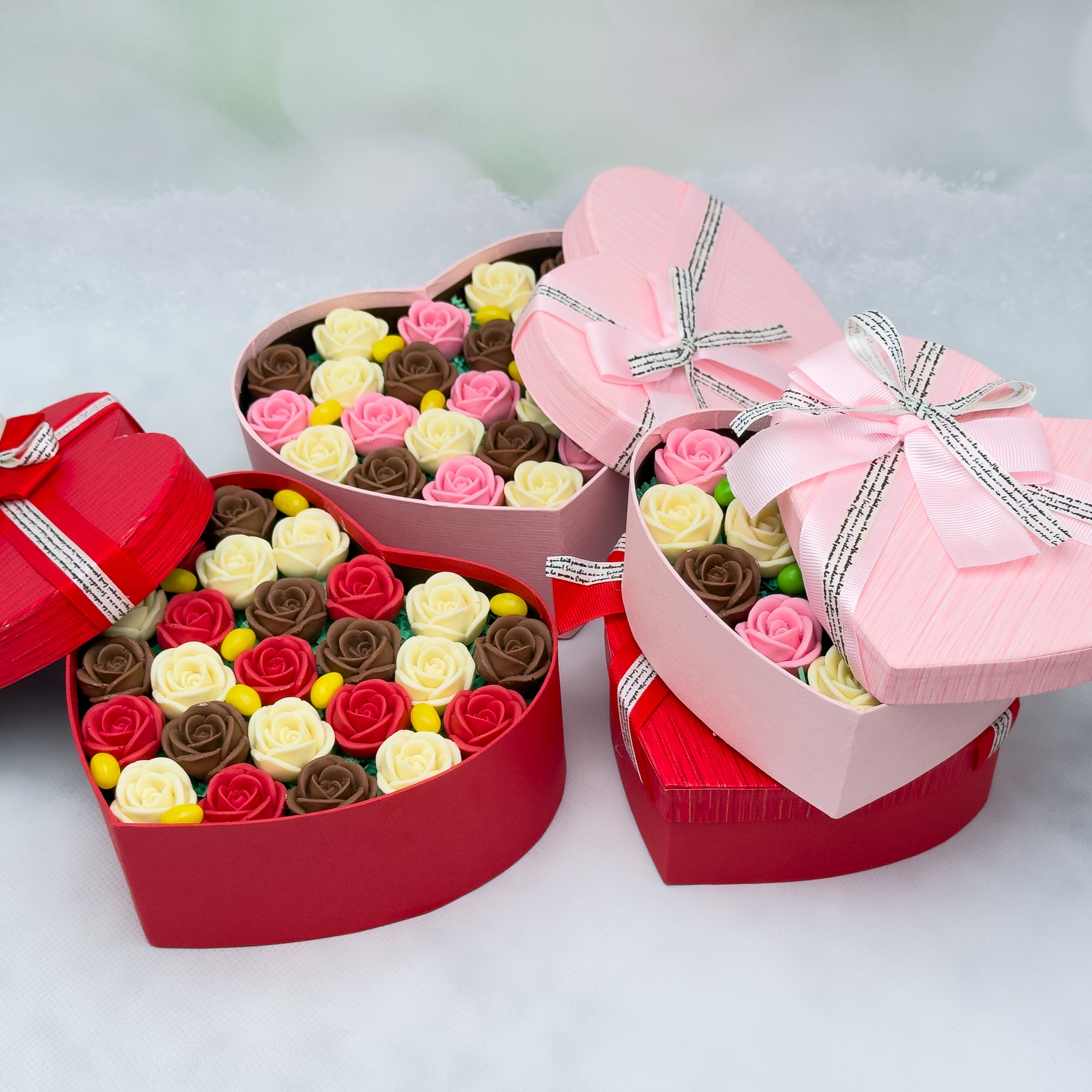 Коробка "Сердце" из 15 шоколадных роз - 