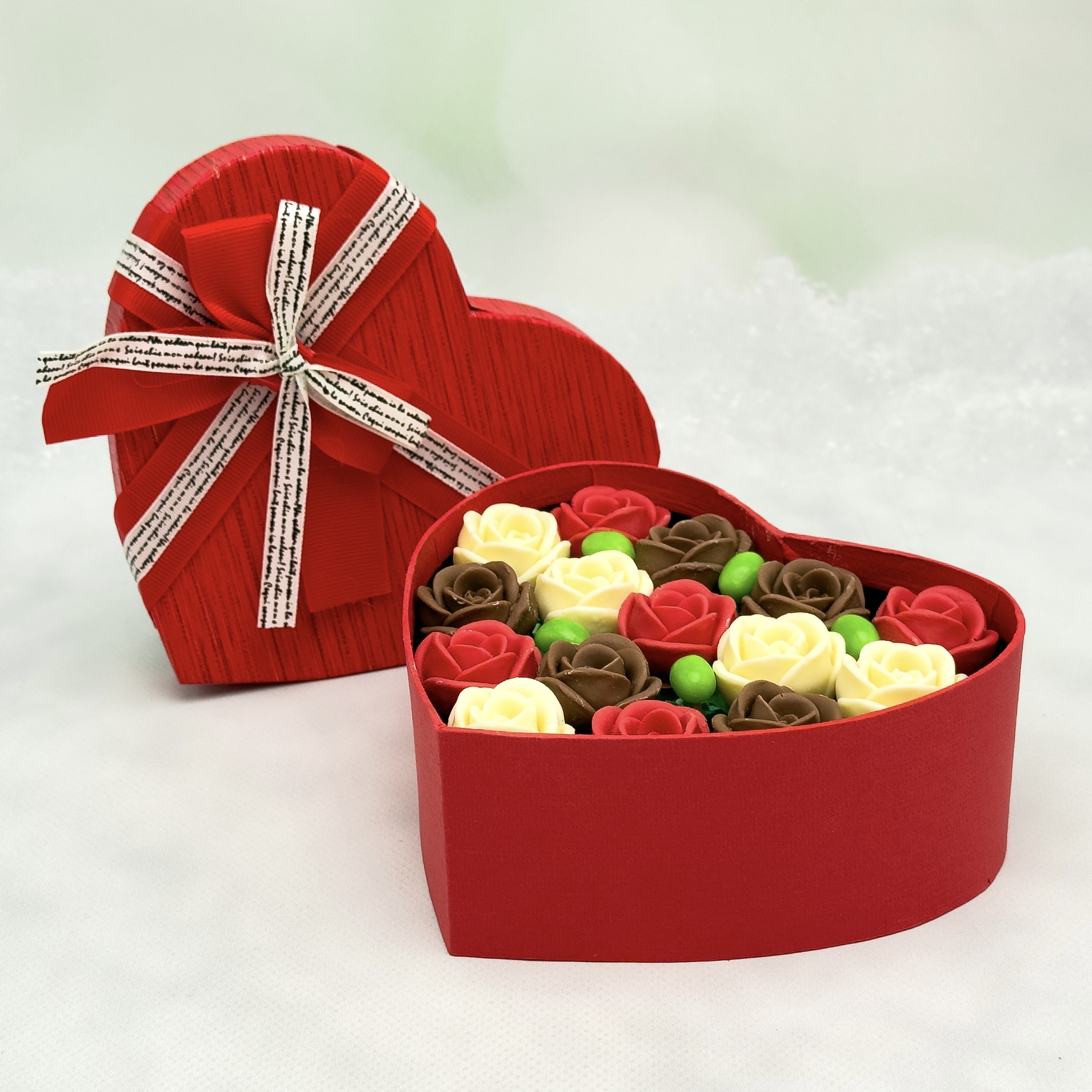 15 шоколадных роз в коробке "Сердце" - 