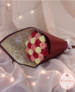 Букет из 19 шоколадных роз "Любовь"