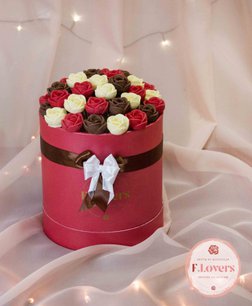 Коробка из 35 шоколадных роз "Приятный вечер"