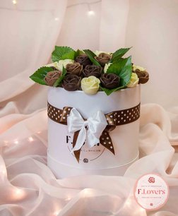 Коробка из 27 шоколадных роз "Классика"