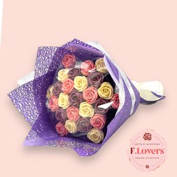 Букет из 25 шоколадных роз "Радуга нежности"