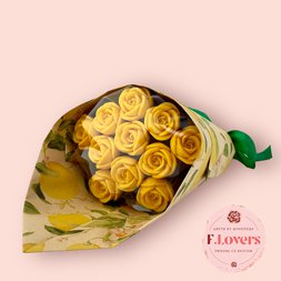 Букет из 11 желтых шоколадных роз