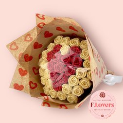 Букет из 37 шоколадных роз "Сердце"