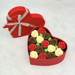 15 шоколадных роз в коробке "Сердце"