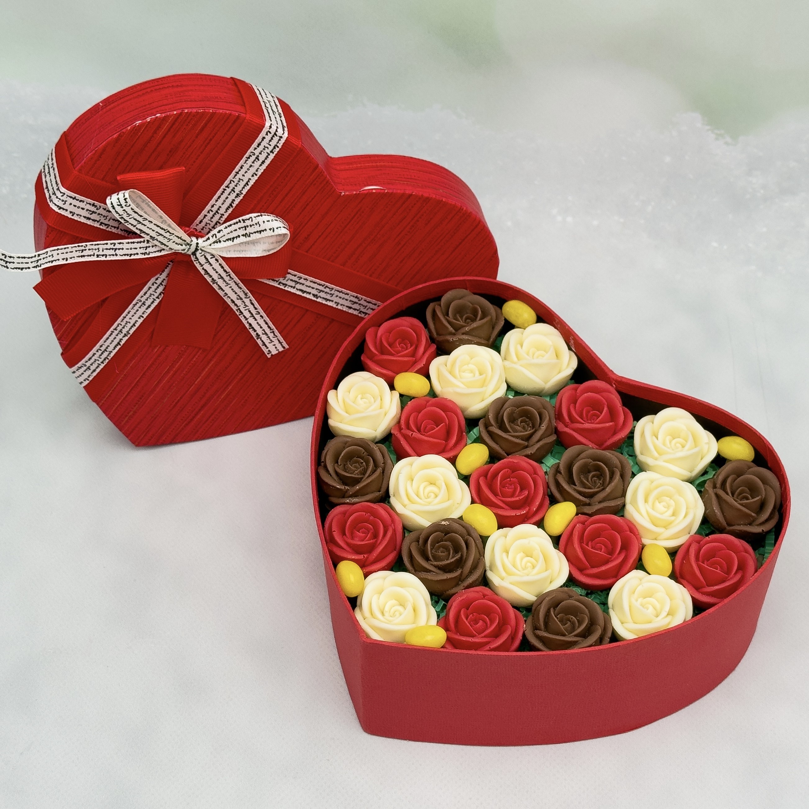Коробка "Сердце" шоколадных роз